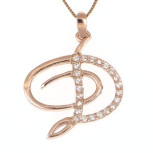 Collana con pendente in oro 18kt con diamanti.